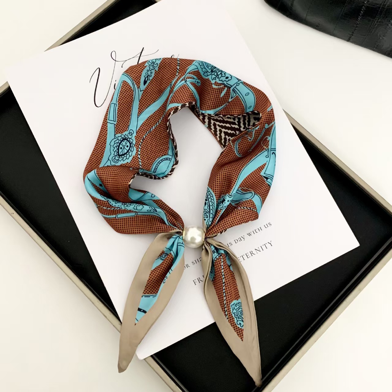 Silk Scarf Square - Sciarpa Magnetica Elegante Stile Coreano con