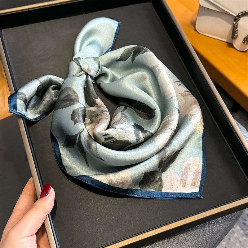 Sciarpa di seta 100% Bandana D - Silk Scarf Square recensione e prezzo