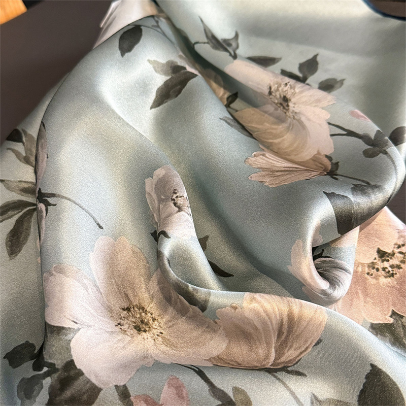 Sciarpa di seta 100% Bandana D - Silk Scarf Square recensione e prezzo