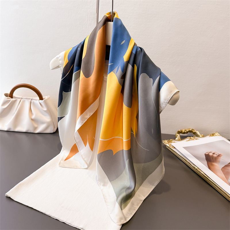Nuova Sciarpa Quadrata da Donn - Silk Scarf Square recensione e prezzo
