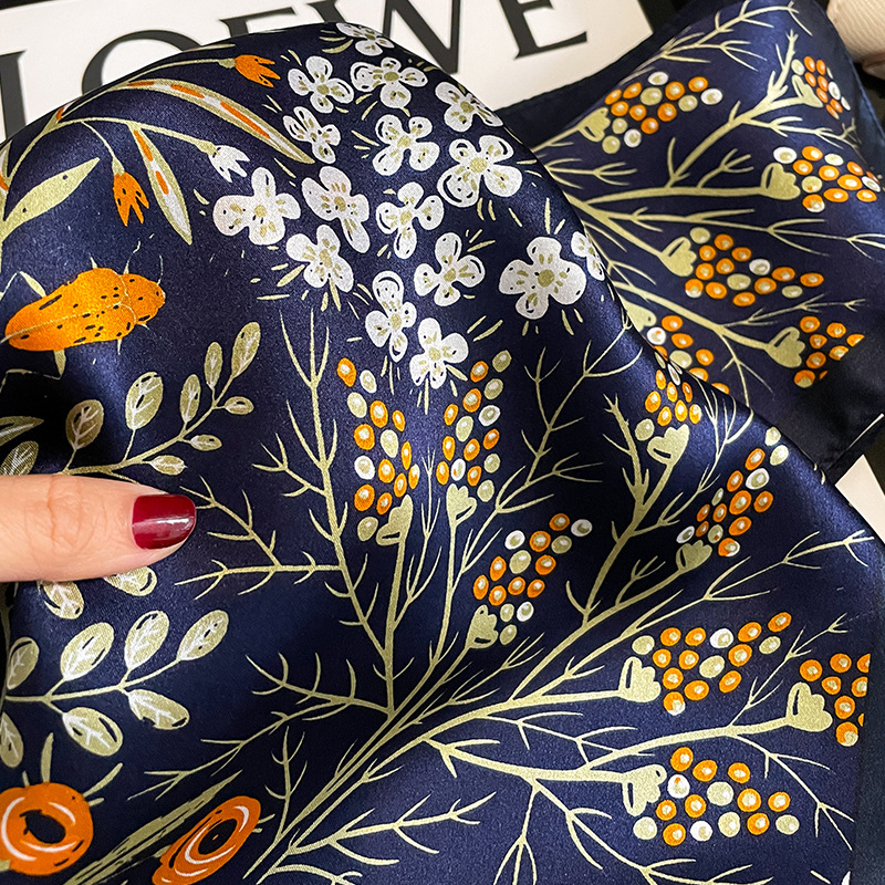 Sciarpa Quadrata in Raso di Se - Silk Scarf Square recensione e prezzo
