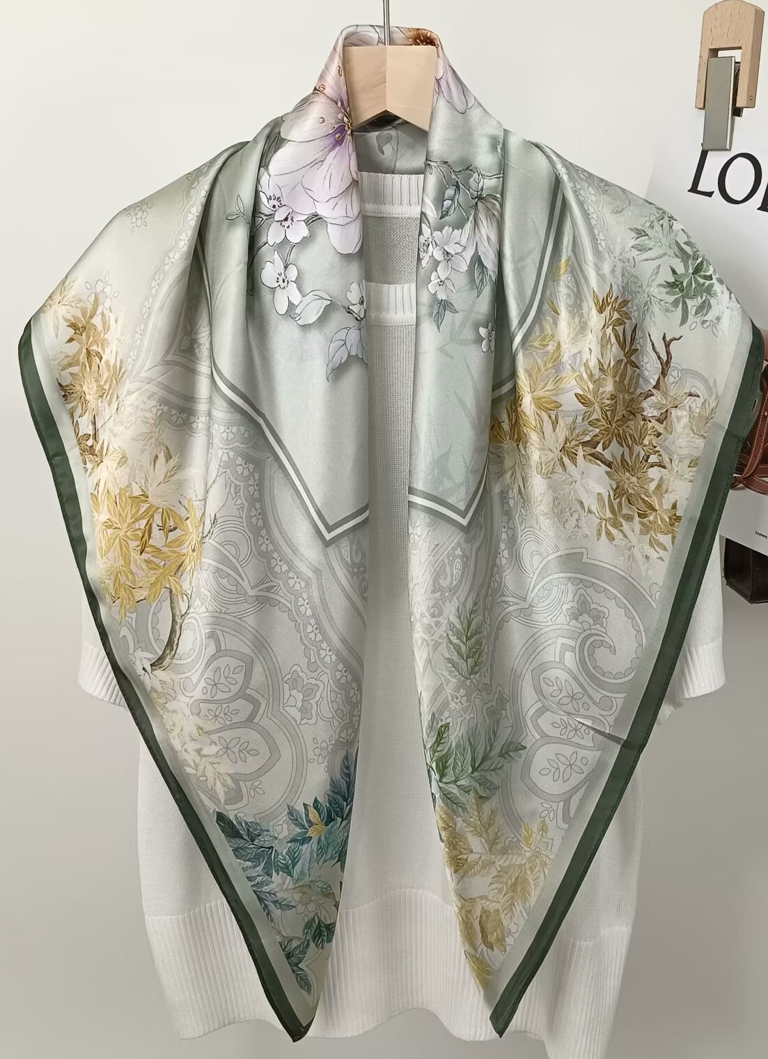 Sciarpa Quadrata Stampata in S - Silk Scarf Square recensione e prezzo