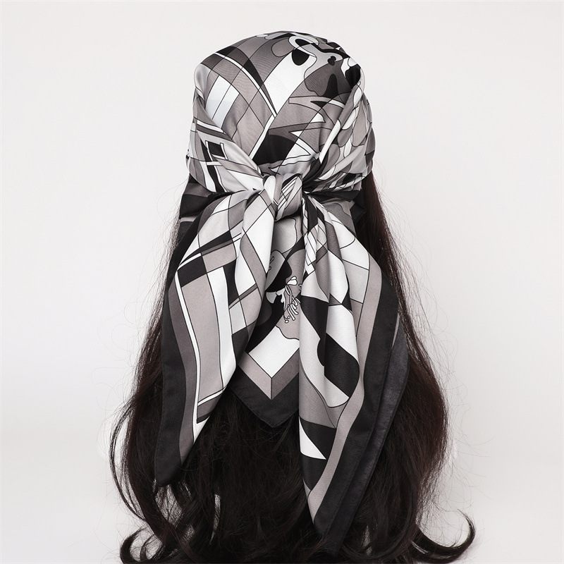Nuova Sciarpa Quadrata in Seta - Silk Scarf Square recensione e prezzo