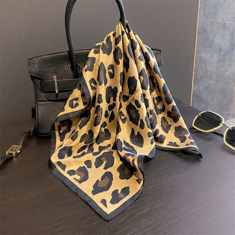 Foulard Quadrato 100% Seta con - Silk Scarf Square recensione e prezzo